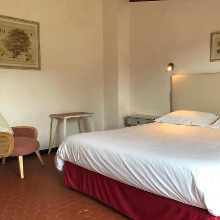 Golf Club D'Uzes Bed & Breakfast Bagian luar foto