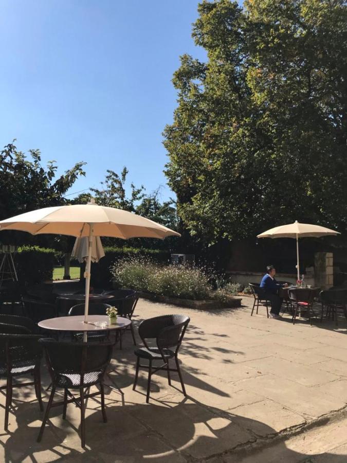 Golf Club D'Uzes Bed & Breakfast Bagian luar foto