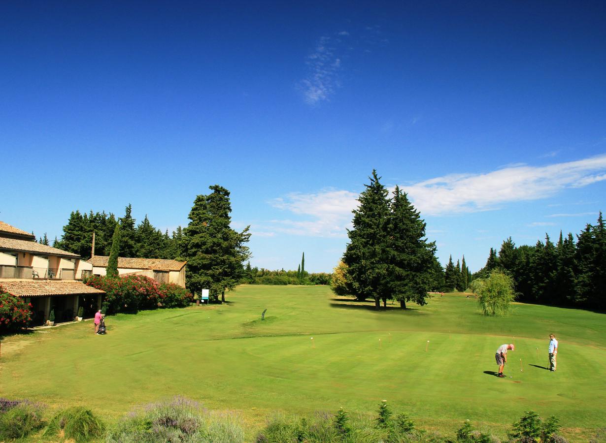 Golf Club D'Uzes Bed & Breakfast Bagian luar foto
