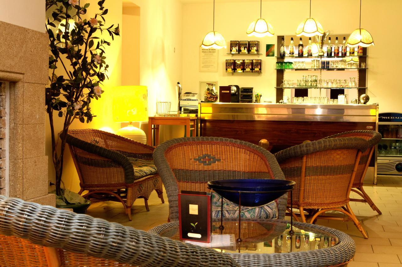 Golf Club D'Uzes Bed & Breakfast Bagian luar foto