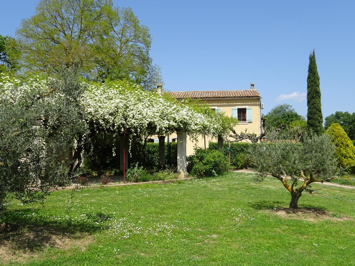 Golf Club D'Uzes Bed & Breakfast Bagian luar foto